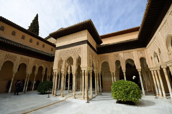 Courtyard of the Lions in the Alhambra — Stock Photo, Image