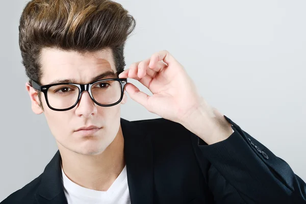 Jonge man met bril — Stockfoto
