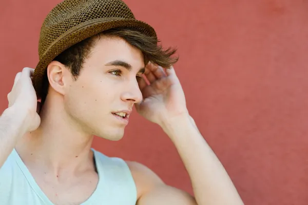 Attractive young man in urban background — Stock Photo, Image