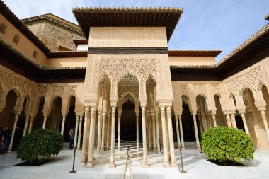 alhambra aslanlar avlusu