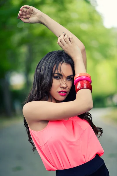 Beautiful young woman, model of fashion, in a garden — Stock Photo, Image