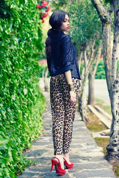 Beautiful woman, model of fashion, wearing leopard pants — Stock Photo, Image