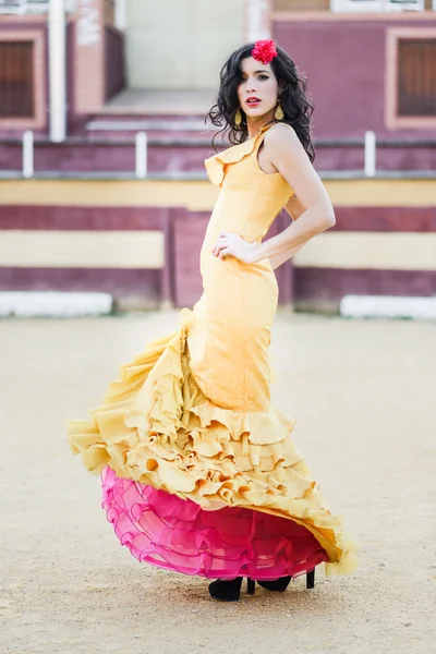 Woman, model of fashion, wearing a dress in a bullring — Stock Photo, Image