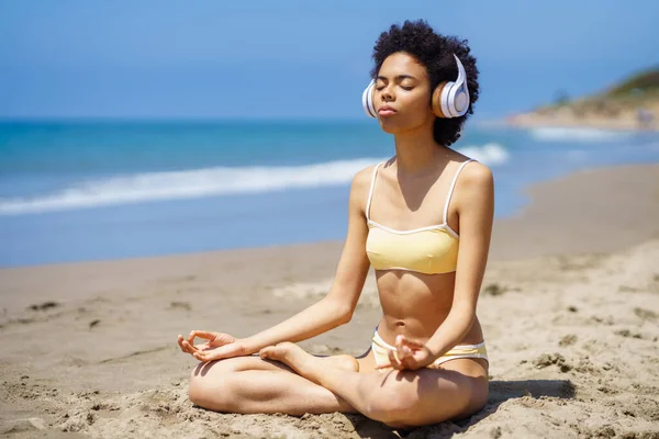 Black Female Lotus Pose Doing Mindfulness Listening Meditation Wireless Headphones — Stock Photo, Image