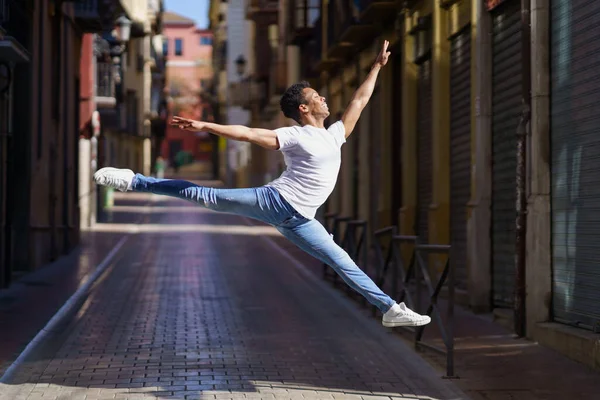 Black Athletic Man Doing Acrobatic Jump Outdoors Cuban Male — Stock Photo, Image