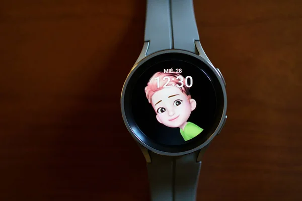 Γρανάδα Ανδαλουσία Ισπανία Σεπτεμβρίου 2022 Νέο Samsung Watch Pro Πρόσωπο — Φωτογραφία Αρχείου