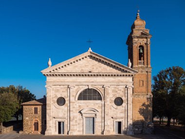Madonna veya Santa Maria del Soccorso Kilisesi Montalcino, Toskana, İtalya Cephesi ve Çan Kulesi ile
