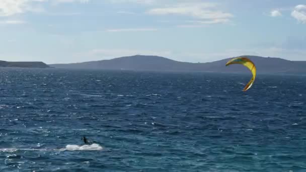 Kitesurfer Kiteboarding Strand Von Agios Ioannis Mykonos Griechenland Mittelmeer — Stockvideo