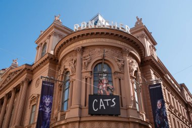 Viyana, Avusturya - 25 Eylül 2021: Etablissement Ronacher Tiyatrosu ve Müzikal Mekan.