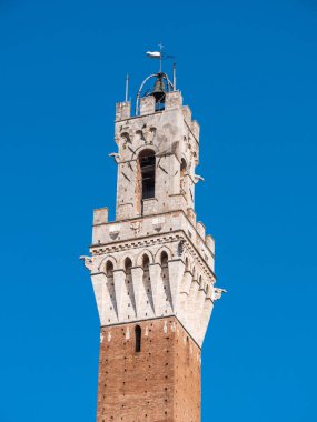 İtalya 'nın Siena kentindeki Torre del Mangia Çan Kulesi