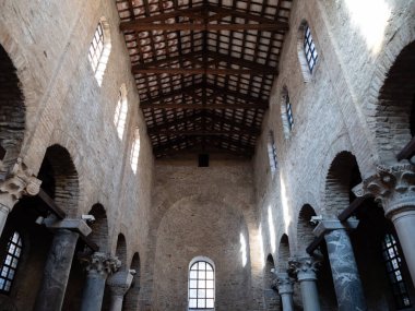 İtalya, Grado 'daki Santa Maria delle Grazie Hıristiyan Kilisesi İç Mağarası Bazilikası