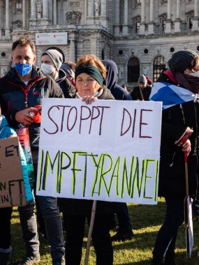 Viyana, Avusturya - 20 Kasım 2021: Vax Karşıtı Covid-19 Gösterici Holdig İşareti 'Aşılamayı Durdur Zorbalığı'.