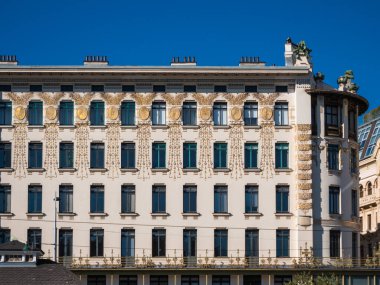 Linke Wienzeile ya da Medaillon House, Otto Wagner tarafından 1898 'de tasarlandı..