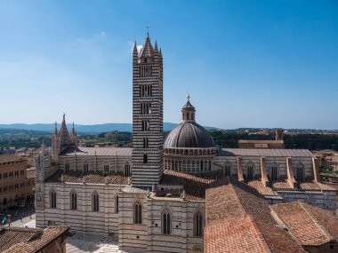 Campanile Bell Tower ile Siena Duomo Katedrali hava manzaralı