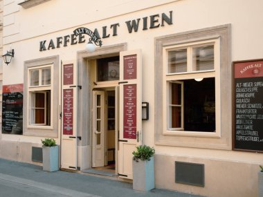 Viyana, Avusturya - 25 Eylül 2021: Kaffee Alt Wien Coffee House veya Geleneksel Viyana Cafe Exterior