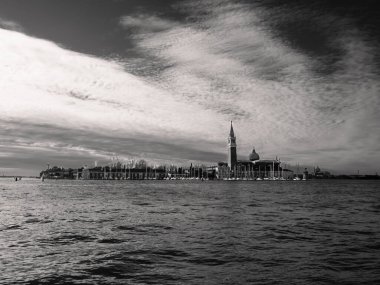 Chiesa San Giorgio Maggiore Kilisesi Venedik 'te Kışın Moody Monokrom Siyah ve Beyaz
