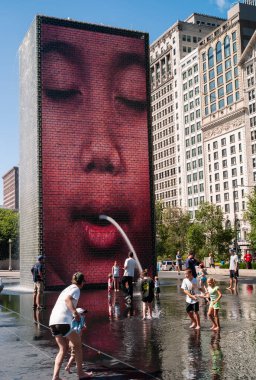 Chicago, Illinois, ABD - 25 Temmuz 2009: Crown Fountain 2004 yılında Jaume Plensa tarafından tasarlandı