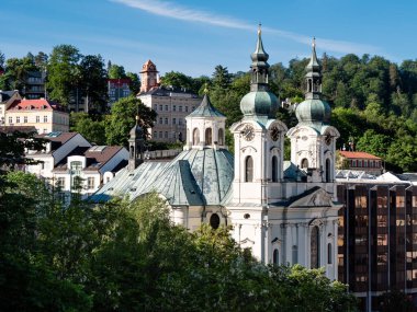 Kilian Ignac Dientzenhofer tarafından tasarlanan Çek Cumhuriyeti 'nin Karlovy Vary kentindeki Saint Mary Magdalene Kilisesi.