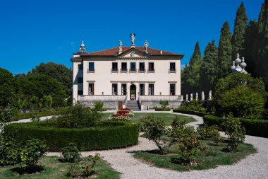 Vicenza, İtalya - 13 Ağustos 2022: Villa Valmarana ai Nani with Garden and Park, Vicenza, İtalya