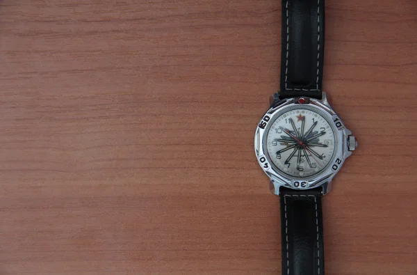 Horloge met een heleboel pijlen — Stockfoto