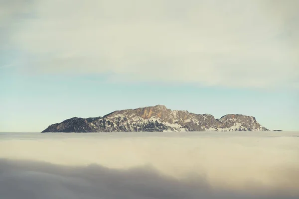 Vista Panorâmica Montanha Inverno Com Alpes Meio Fotos De Bancos De Imagens