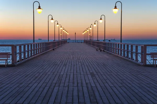 Pier bei Sonnenaufgang Stockbild