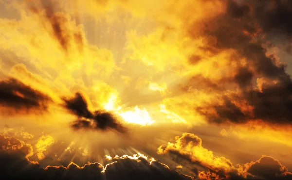 gökyüzü günbatımı