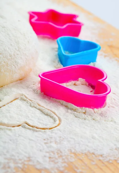 Heart shaped cookie cutter on flour — Stock Photo, Image