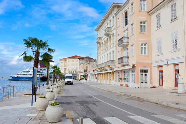 Görüş Akdeniz kasabası, quay opatija, Hırvatistan — Stok fotoğraf