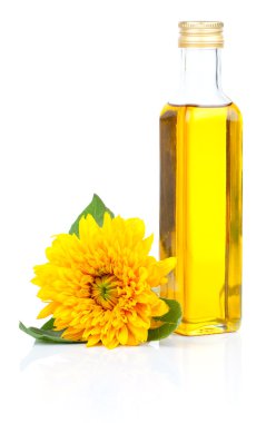 cam şişe ve üzerinde beyaz izole ayçiçeği yağı