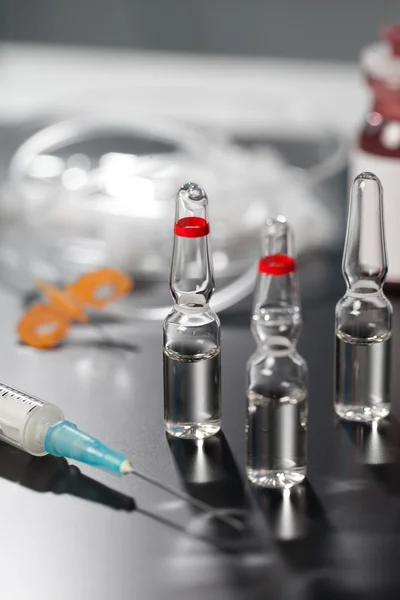 Medical ampoule and syringe. Vials of medications. — Stock Photo, Image