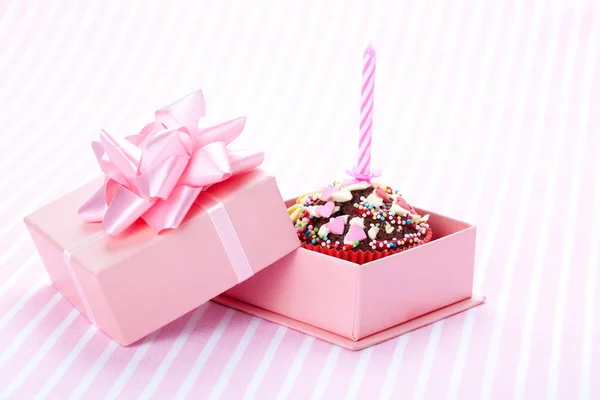 Birthday / Valentine cupcake with a candle — Stock Photo, Image