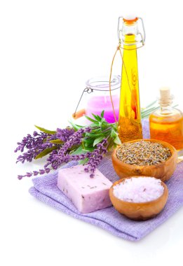 Lavanta, banyo tuz, yağ, beyaz zemin üzerine izole