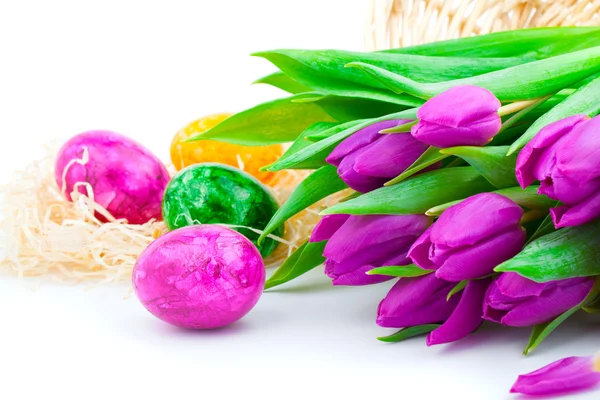 复活节彩蛋和花卉郁金香 — 图库照片