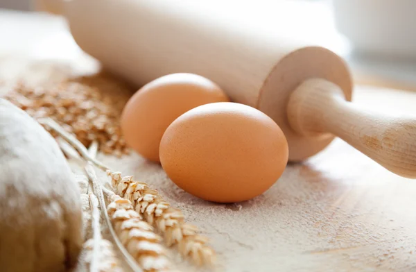 Basic ingredients for baking - eggs, dough, flour and rolling-pi — Stock Photo, Image