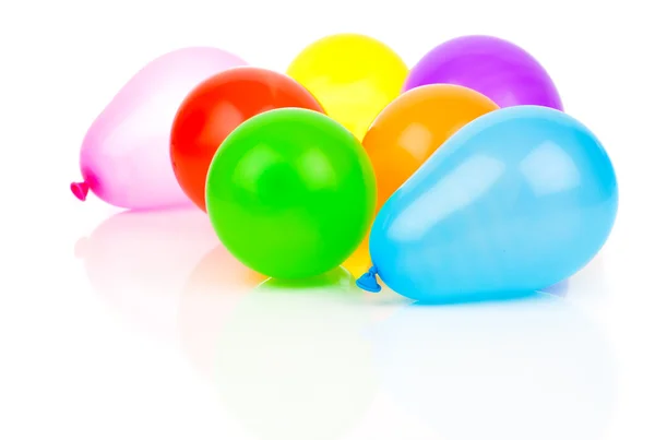 Kleurrijke ballonnen op witte achtergrond — Stockfoto