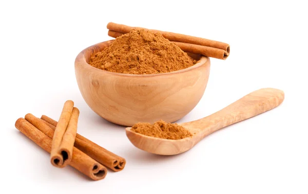 Powder of cinnamon in wooden bowl with spoon an — Stock Photo, Image