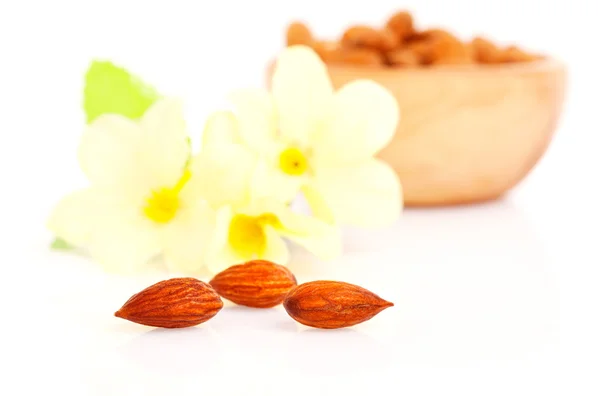 Almendras secas con flores — Foto de Stock