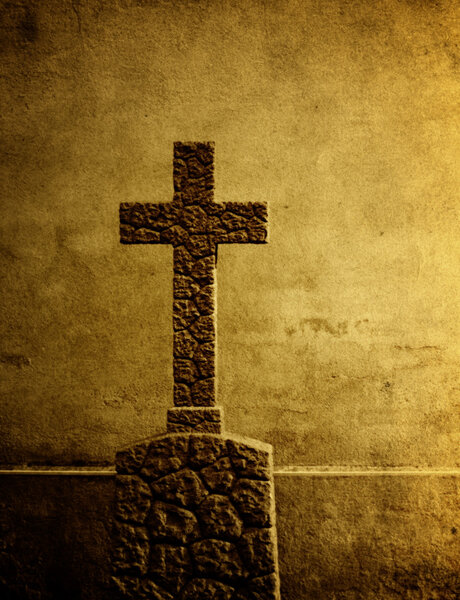 Крест на европейском кладбище
