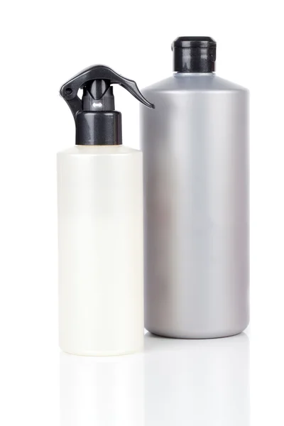 Due flaconi di plastica di prodotti per la cura dei capelli, con sapone o shampoo — Foto Stock