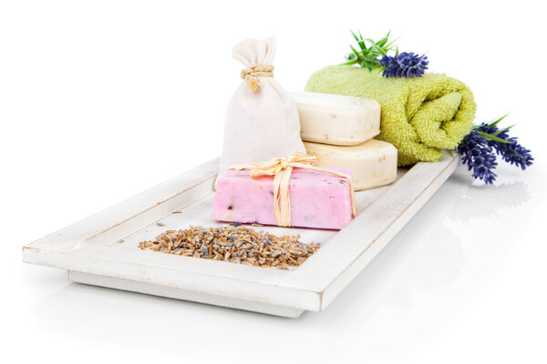 туалетные принадлежности для отдыха, изолированные на белом фоне
