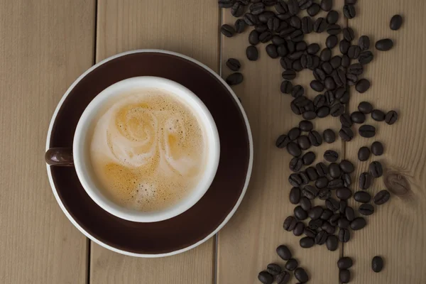 Taza de café sobre fondo de madera —  Fotos de Stock