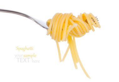 beyaz zemin üzerine çatal yakın çekim üzerinde leziz spagetti