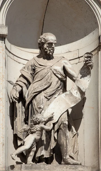 Escultura no palácio em Dresden, Alemanha Oriental, construída em Ro — Fotografia de Stock