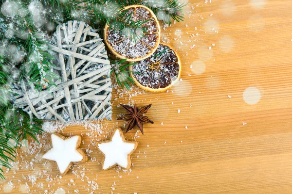 Biscoitos de Natal com decoração festiva — Fotografia de Stock