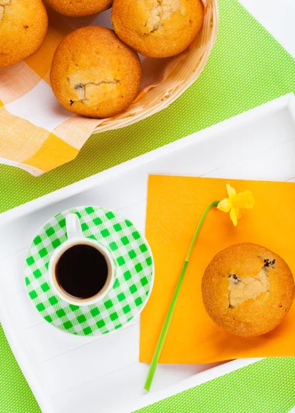 Muffin s šálek kávy, k snídani — Stock fotografie
