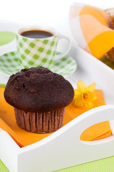 Muffin mit Kaffeetasse, zum Frühstück — Stockfoto