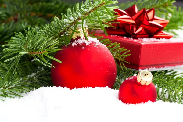 クリスマス安物の宝石とコピー スペース、白い背景の上に — ストック写真
