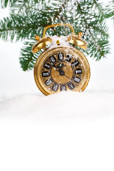 Decoración de Navidad vintage - reloj de oro antiguo y abeto — Foto de Stock