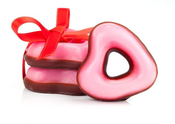 Biscuits coeur rose pour la Saint Valentin, sur fond blanc — Photo